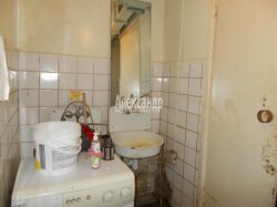 Комната в 7-комнатной квартире (153м2) на продажу по адресу Тихвин г., 2-й мкр., 2— фото 3 из 5