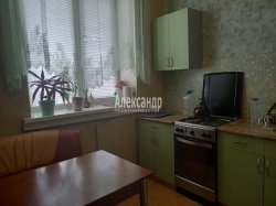 3-комнатная квартира (74м2) на продажу по адресу Ломоносов г., Александровская ул., 42— фото 10 из 22