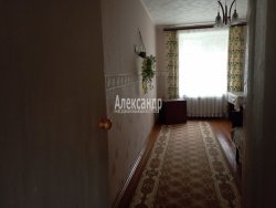 2-комнатная квартира (45м2) на продажу по адресу Волхов г., Новгородская ул., 11— фото 2 из 9