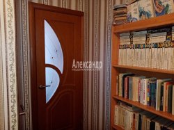 2-комнатная квартира (50м2) на продажу по адресу Волхов г., Авиационная ул., 36— фото 3 из 9