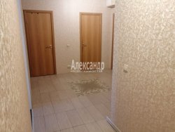 2-комнатная квартира (77м2) на продажу по адресу Шушары пос., Окуловская ул., 7— фото 17 из 24