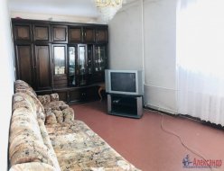 3-комнатная квартира (64м2) на продажу по адресу Саперное пос., Типанова ул., 18— фото 2 из 4