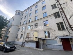 Комната в 16-комнатной квартире (396м2) на продажу по адресу Большеохтинский просп., 41— фото 10 из 11