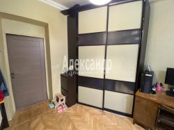 Комната в 3-комнатной квартире (74м2) на продажу по адресу Ломоносов г., Красного Флота ул., 7— фото 5 из 12
