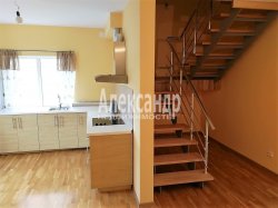 4-комнатная квартира (131м2) на продажу по адресу Подпорожье г., Исакова ул., 2— фото 2 из 37