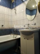 2-комнатная квартира (73м2) на продажу по адресу Комендантский просп., 50— фото 9 из 16
