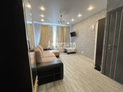 1-комнатная квартира (40м2) на продажу по адресу Мурино г., Петровский бул., 5— фото 2 из 12