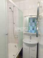 3-комнатная квартира (61м2) на продажу по адресу Ломоносов г., Ораниенбаумский просп., 49— фото 15 из 19