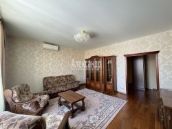 2-комнатная квартира (70м2) на продажу по адресу Петергофское шос., 57— фото 5 из 18
