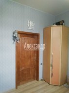 Комната в 3-комнатной квартире (83м2) на продажу по адресу Ломоносов г., Красного Флота ул., 5— фото 5 из 15