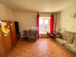 3-комнатная квартира (78м2) на продажу по адресу Старо-Петергофский пр., 15— фото 5 из 19