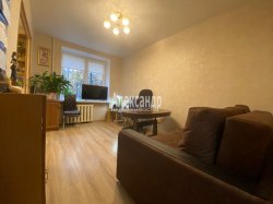 3-комнатная квартира (60м2) на продажу по адресу Бутлерова ул., 32— фото 5 из 8