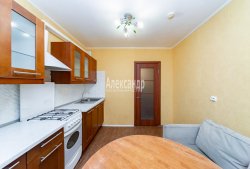 1-комнатная квартира (40м2) на продажу по адресу Шушары пос., Пушкинская ул., 36— фото 2 из 18