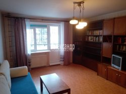 2-комнатная квартира (73м2) на продажу по адресу Комендантский просп., 50— фото 5 из 16