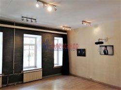 2-комнатная квартира (60м2) на продажу по адресу Пушкинская ул., 7— фото 4 из 32