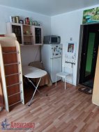 Комната в 8-комнатной квартире (185м2) на продажу по адресу Беринга ул., 32— фото 2 из 9