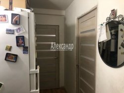 2-комнатная квартира (45м2) на продажу по адресу Колпино г., Октябрьская ул., 75— фото 4 из 19