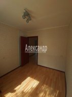 4-комнатная квартира (50м2) на продажу по адресу Дачный просп., 24— фото 14 из 26
