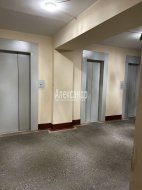 Комната в 5-комнатной квартире (207м2) на продажу по адресу Большевиков просп., 40— фото 10 из 14