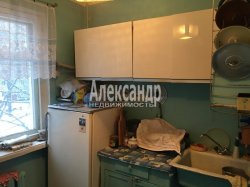 2-комнатная квартира (44м2) на продажу по адресу Кириши г., Романтиков ул., 11— фото 3 из 8