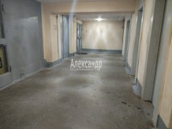 Комната в 10-комнатной квартире (212м2) на продажу по адресу Энтузиастов просп., 51— фото 13 из 16