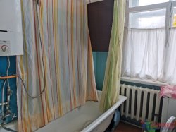Комната в 4-комнатной квартире (97м2) на продажу по адресу Петергоф г., Эрлеровский бул., 4— фото 4 из 6