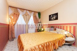 4-комнатная квартира (78м2) на продажу по адресу Ветеранов просп., 104— фото 4 из 23