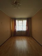 4-комнатная квартира (50м2) на продажу по адресу Дачный просп., 24— фото 2 из 26