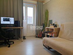 2-комнатная квартира (50м2) на продажу по адресу Коммуны ул., 32— фото 2 из 11