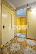 3-комнатная квартира (57м2) на продажу по адресу Софийская ул., 37— фото 4 из 9