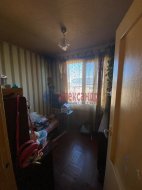 4-комнатная квартира (50м2) на продажу по адресу Танкиста Хрустицкого ул., 27— фото 9 из 15