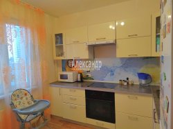 2-комнатная квартира (52м2) на продажу по адресу Маршала Казакова ул., 78— фото 2 из 25