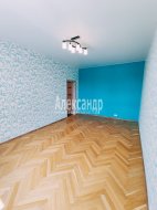 2-комнатная квартира (55м2) на продажу по адресу Красных Зорь бул., 7— фото 4 из 44