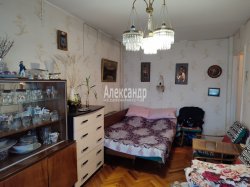2-комнатная квартира (46м2) на продажу по адресу Чекистов ул., 38— фото 3 из 12