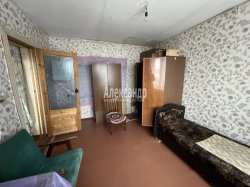 2 комнаты в 3-комнатной квартире (41м2) на продажу по адресу Новая Ладога г., В мкр., 14— фото 2 из 11