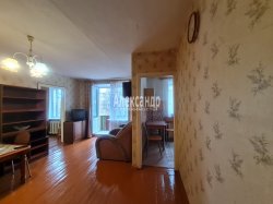3-комнатная квартира (54м2) на продажу по адресу Волхов г., Калинина ул., 19— фото 2 из 15