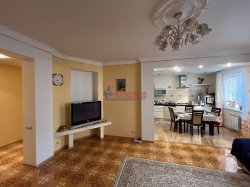 3-комнатная квартира (90м2) на продажу по адресу Коломяжский просп., 26— фото 4 из 21