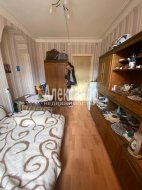 Комната в 12-комнатной квартире (235м2) на продажу по адресу Офицерский пер., 8— фото 2 из 6