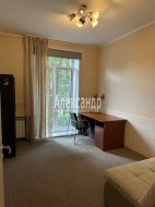 2-комнатная квартира (71м2) на продажу по адресу Сестрорецкая ул., 5— фото 8 из 14