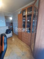 3-комнатная квартира (57м2) на продажу по адресу Ветеранов просп., 155— фото 9 из 18