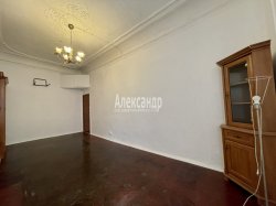Комната в 7-комнатной квартире (194м2) на продажу по адресу Каменноостровский просп., 50— фото 2 из 7