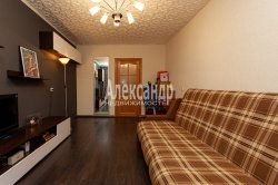 4-комнатная квартира (78м2) на продажу по адресу Ветеранов просп., 104— фото 6 из 23