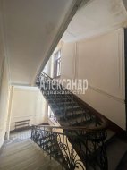 Комната в 7-комнатной квартире (206м2) на продажу по адресу Реки Карповки наб., 30— фото 6 из 18