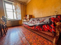 Комната в 11-комнатной квартире (31м2) на продажу по адресу Большая Пушкарская ул., 26— фото 3 из 17