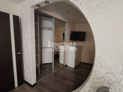 2-комнатная квартира (44м2) на продажу по адресу Коммунаров (Горелово) ул., 190— фото 8 из 21