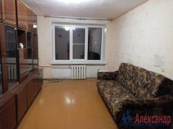 3-комнатная квартира (60м2) на продажу по адресу Волхов г., Новгородская ул., 8— фото 3 из 17