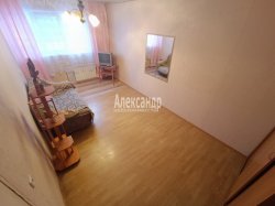 1-комнатная квартира (29м2) на продажу по адресу Генерала Симоняка ул., 18— фото 4 из 17