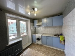 2-комнатная квартира (50м2) на продажу по адресу Петергоф г., Чичеринская ул., 11— фото 16 из 23