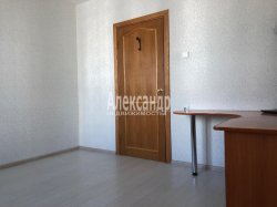 3-комнатная квартира (76м2) на продажу по адресу Шуваловский просп., 84— фото 5 из 9