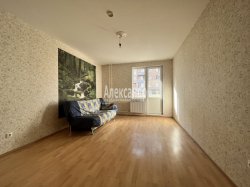 2-комнатная квартира (60м2) на продажу по адресу Шушары пос., Изборская ул., 1— фото 2 из 8